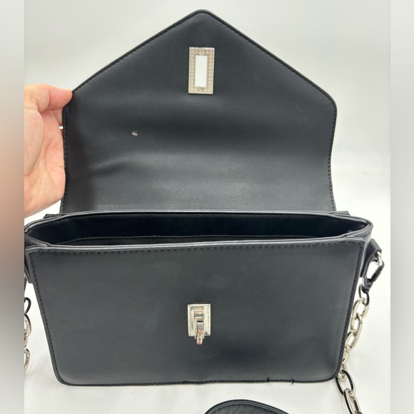 DREAM CONTROL New York Chain Strap Crossbody - Picture 15 of 15